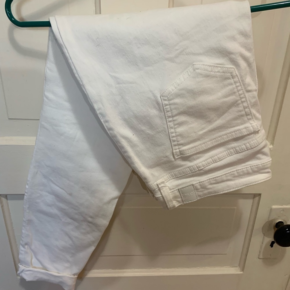 Pristine white skinny jeans.